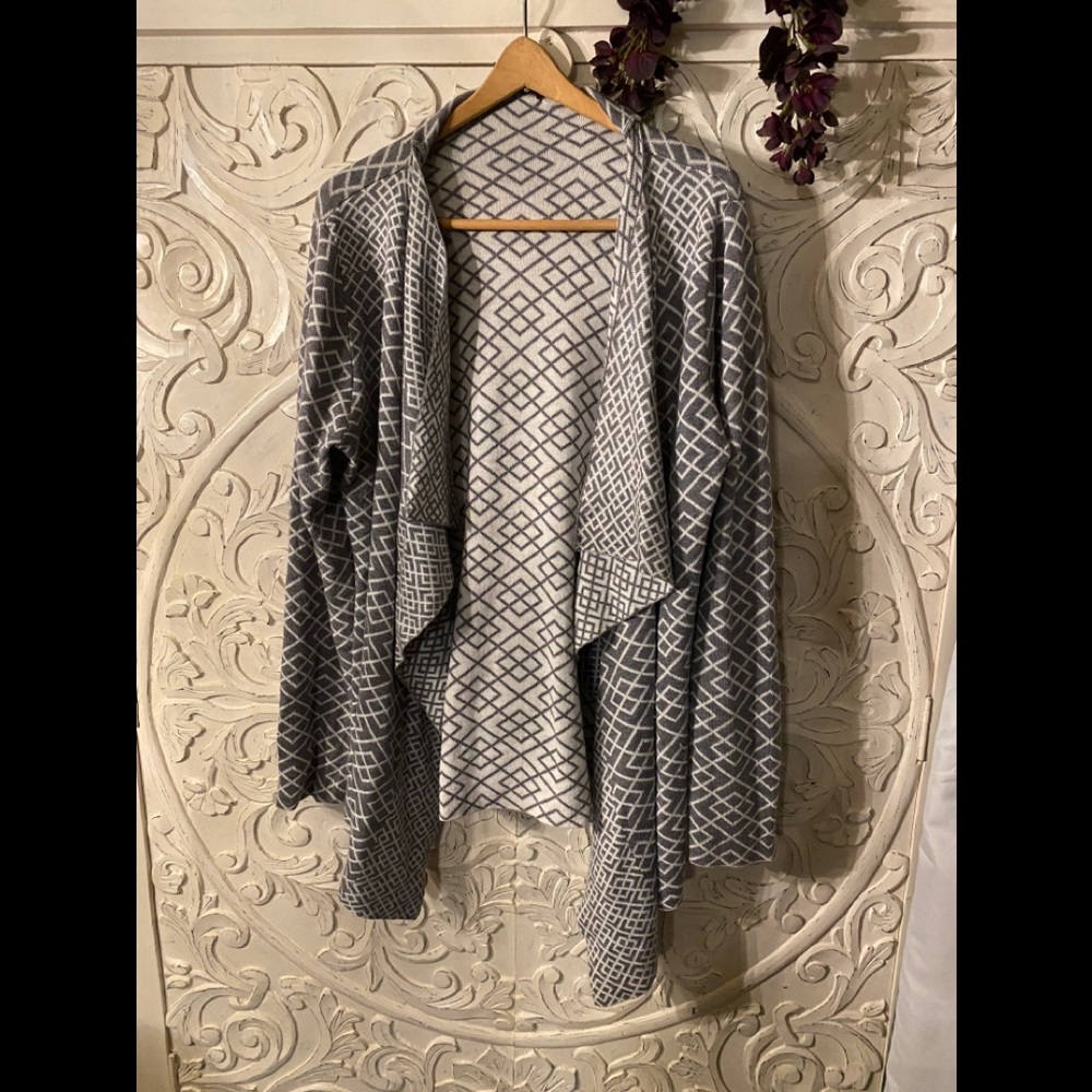 Soft Grey Geometric Waterfall Cardigan XL NWOT